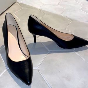 Like new Nine West classic black kitten heel